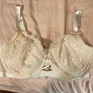 Lane Bryant lightly lined underwire bra with lace